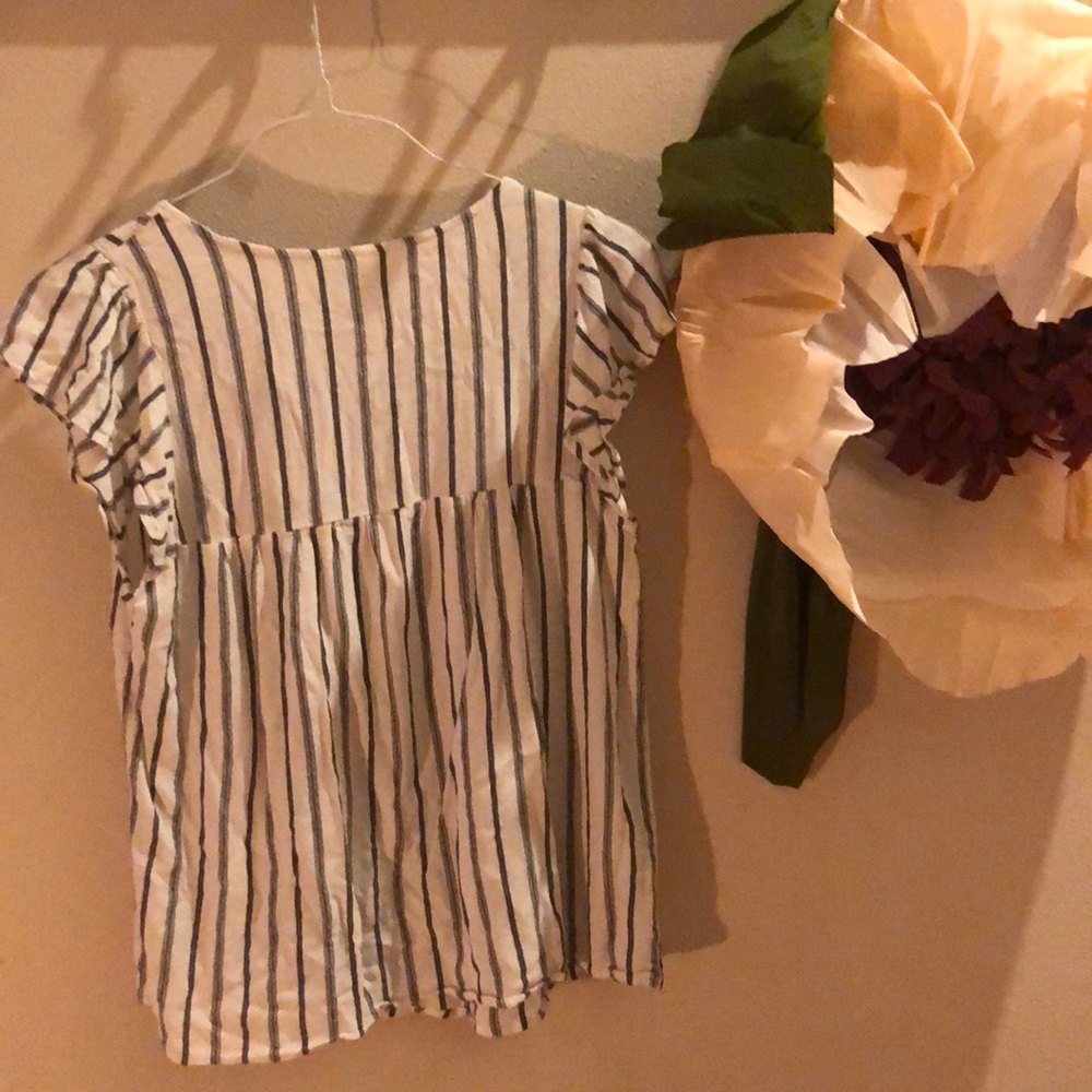 Striped Old Navy cap flutter sleeve - Picture 5 of 5